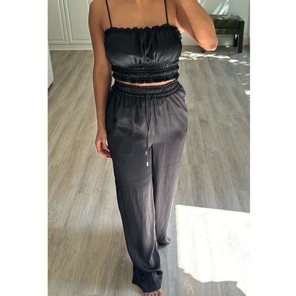 House of Harlow NWT Two Piece Top/Wide Leg Pant Set - Picture 2 of 11